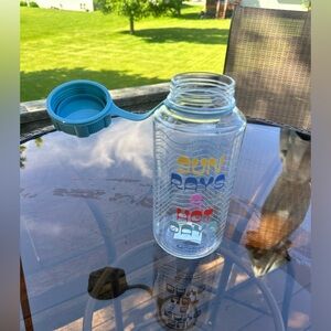 ☀️NWT CARIBOU 32 ounce drink container